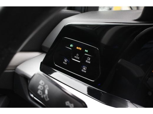 Volkswagen Golf 1.5 TSI | STOELVERWARMING | ADAPTIVE CRUISE | CAMERA | AFN. TREKHAAK | PARK. SENS V+A | APPLE CAR... ActivLease financial lease