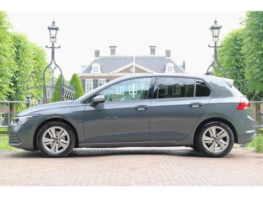 Volkswagen Golf 1.5 TSI | STOELVERWARMING | ADAPTIVE CRUISE | CAMERA | AFN. TREKHAAK | PARK. SENS V+A | APPLE CAR... ActivLease financial lease