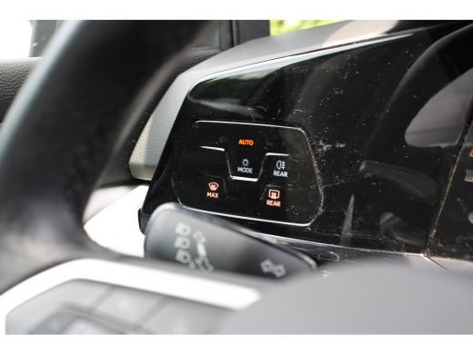 Volkswagen Golf 1.5 TSI | STOELVERWARMING | ADAPTIVE CRUISE | CAMERA | AFN. TREKHAAK | PARK. SENS V+A | APPLE CAR... ActivLease financial lease