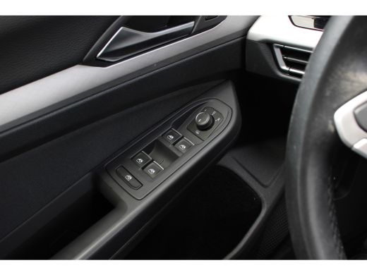 Volkswagen Golf 1.5 TSI | STOELVERWARMING | ADAPTIVE CRUISE | CAMERA | AFN. TREKHAAK | PARK. SENS V+A | APPLE CAR... ActivLease financial lease