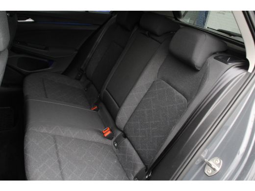 Volkswagen Golf 1.5 TSI | STOELVERWARMING | ADAPTIVE CRUISE | CAMERA | AFN. TREKHAAK | PARK. SENS V+A | APPLE CAR... ActivLease financial lease