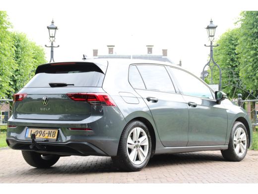 Volkswagen Golf 1.5 TSI | STOELVERWARMING | ADAPTIVE CRUISE | CAMERA | AFN. TREKHAAK | PARK. SENS V+A | APPLE CAR... ActivLease financial lease