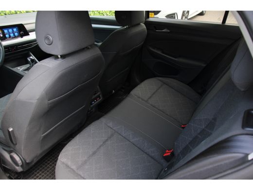 Volkswagen Golf 1.5 TSI | STOELVERWARMING | ADAPTIVE CRUISE | CAMERA | AFN. TREKHAAK | PARK. SENS V+A | APPLE CAR... ActivLease financial lease