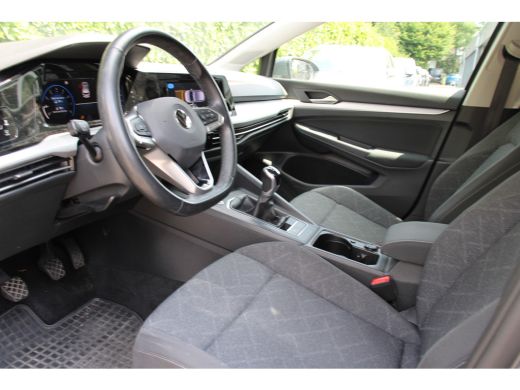 Volkswagen Golf 1.5 TSI | STOELVERWARMING | ADAPTIVE CRUISE | CAMERA | AFN. TREKHAAK | PARK. SENS V+A | APPLE CAR... ActivLease financial lease