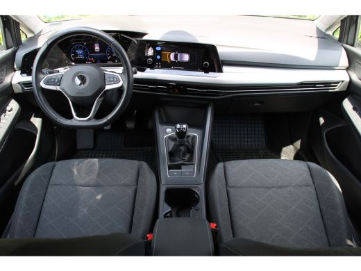 Volkswagen Golf 1.5 TSI | STOELVERWARMING | ADAPTIVE CRUISE | CAMERA | AFN. TREKHAAK | PARK. SENS V+A | APPLE CAR... ActivLease financial lease