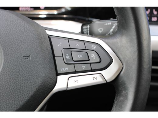 Volkswagen Golf 1.5 TSI | STOELVERWARMING | ADAPTIVE CRUISE | CAMERA | AFN. TREKHAAK | PARK. SENS V+A | APPLE CAR... ActivLease financial lease