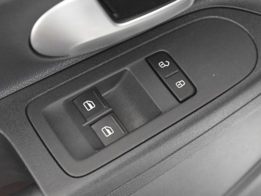 Volkswagen up! 1.0 66pk | FABRIEKSGARANTIE TOT 01-2028 | 3131 Kilometers | DAB radio | LED dagrijverlichting | A... ActivLease financial lease