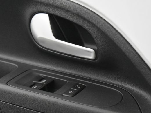 Volkswagen up! 1.0 66pk | FABRIEKSGARANTIE TOT 01-2028 | 3131 Kilometers | DAB radio | LED dagrijverlichting | A... ActivLease financial lease
