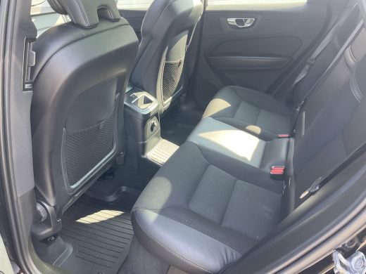 Volvo  XC60 2.0 T8 Twin Engine AWD PHEV Pano Carplay Trekhaak Cam Led Voll.Onderhouden Plug-in! ActivLease financial lease