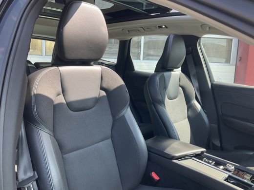 Volvo  XC60 2.0 T8 Twin Engine AWD PHEV Pano Carplay Trekhaak Cam Led Voll.Onderhouden Plug-in! ActivLease financial lease