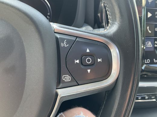 Volvo  XC60 2.0 T8 Twin Engine AWD PHEV Pano Carplay Trekhaak Cam Led Voll.Onderhouden Plug-in! ActivLease financial lease