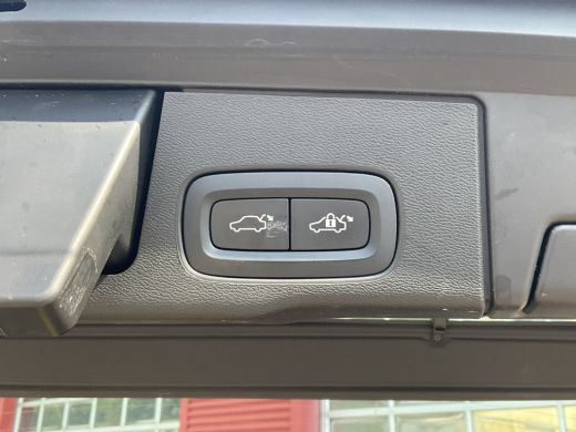 Volvo  XC60 2.0 T8 Twin Engine AWD PHEV Pano Carplay Trekhaak Cam Led Voll.Onderhouden Plug-in! ActivLease financial lease