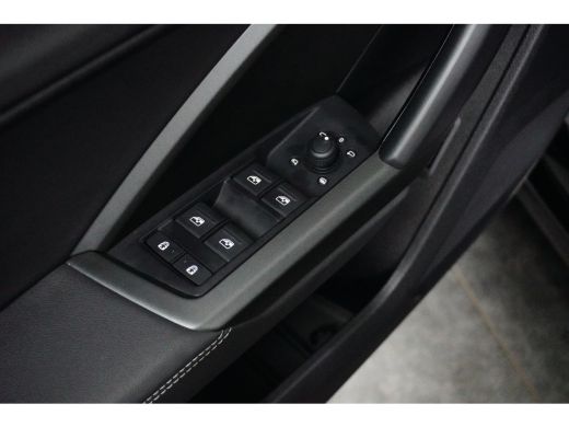 Audi Q3 35 TFSI 150 pk S edition Competition | Achteruitrijcamera | Apple Carplay/Android Auto|telefoonin... ActivLease financial lease