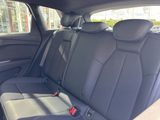 Audi Q4 e-tron 45 quattro S Edition 82 kWh Privacy glas | Optiek zwart plus | Achteruitrijcamera ActivLease financial lease