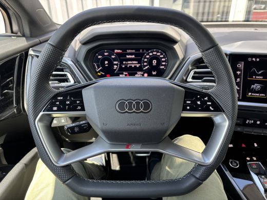 Audi Q4 e-tron 45 quattro S Edition 82 kWh Privacy glas | Optiek zwart plus | Achteruitrijcamera ActivLease financial lease