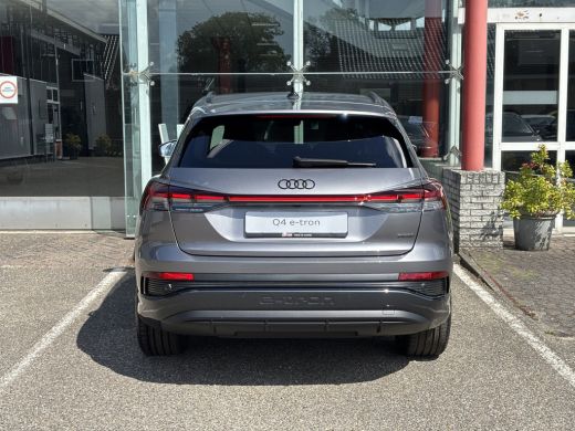 Audi Q4 e-tron 45 quattro S Edition 82 kWh Privacy glas | Optiek zwart plus | Achteruitrijcamera ActivLease financial lease