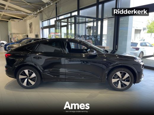 Audi Q6 e-tron S edition e-tron 83Kwh 252 PK | Panoramadak | 20'' Velgen | Stoelverwarming voor- en achterin | M... ActivLease financial lease