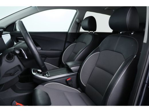 Kia Niro EV DynamicLine 64 kWh | Dealer onderhouden | Camera | Stoel-/stuurverwarming | Keyless Entry | Clima... ActivLease financial lease