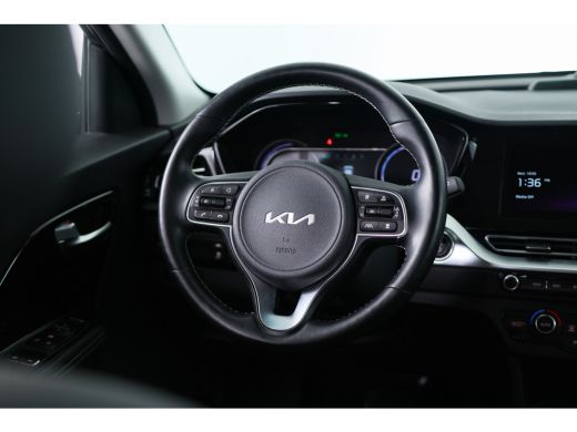 Kia Niro EV DynamicLine 64 kWh | Dealer onderhouden | Camera | Stoel-/stuurverwarming | Keyless Entry | Clima... ActivLease financial lease