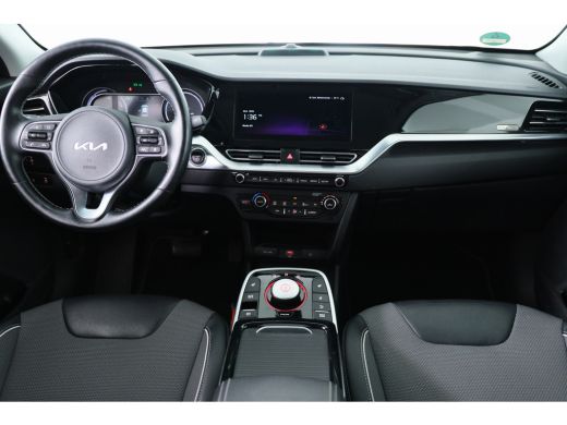 Kia Niro EV DynamicLine 64 kWh | Dealer onderhouden | Camera | Stoel-/stuurverwarming | Keyless Entry | Clima... ActivLease financial lease