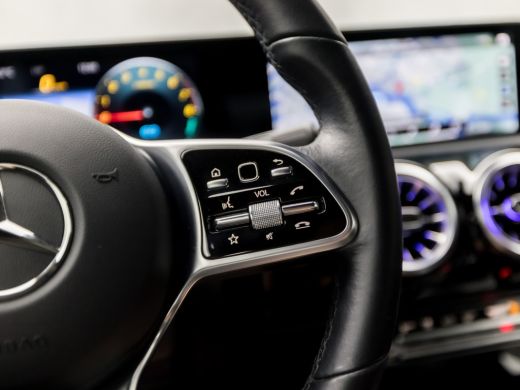 Mercedes-Benz A-Klasse 250 e Business Solution Luxury 218Pk Automaat (GROOT NAVI, SFEERVERLICHTING, WIDESCREEN, CAMERA, ... ActivLease financial lease