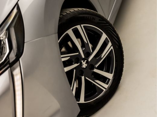 Peugeot 208 1.2 PureTech Allure Deluxe (VIRTUAL COCKPIT, APPLE CARPLAY, GROOT NAVI, 360 CAMERA, LEDER, SPORTS... ActivLease financial lease