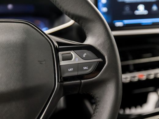 Peugeot 208 1.2 PureTech Allure Deluxe (VIRTUAL COCKPIT, APPLE CARPLAY, GROOT NAVI, 360 CAMERA, LEDER, SPORTS... ActivLease financial lease