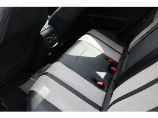 Peugeot 3008 1.6 HYbrid 225 Blue Lease GT | Automaat | Navigatie | Camera | Black Pack | Panorama/schuifdak | ... ActivLease financial lease