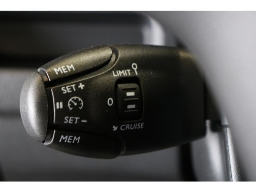 Peugeot e-Expert EV L2 75 kWh 5,9% RENTE | Navi | Parkeerhulp achter | Airco | Zijschuifdeur rechts | Stoelen voor | ActivLease financial lease