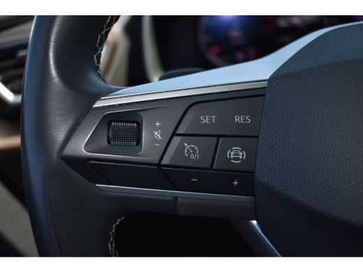 Seat Leon 1.5 eTSI 150PK DSG-7 X-cellence | 18 INCH | APP CONNECT | NAVIGATIE | PARKEERSENSOREN ActivLease financial lease