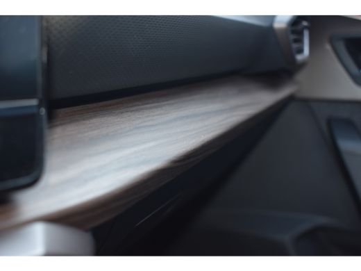 Seat Leon 1.5 eTSI 150PK DSG-7 X-cellence | 18 INCH | APP CONNECT | NAVIGATIE | PARKEERSENSOREN ActivLease financial lease