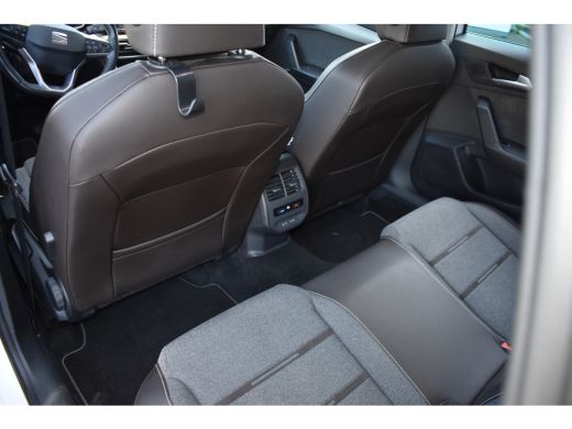 Seat Leon 1.5 eTSI 150PK DSG-7 X-cellence | 18 INCH | APP CONNECT | NAVIGATIE | PARKEERSENSOREN ActivLease financial lease