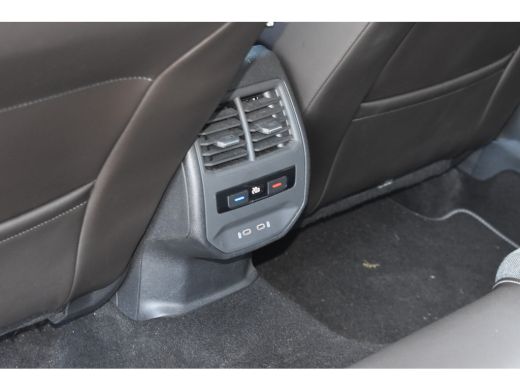 Seat Leon 1.5 eTSI 150PK DSG-7 X-cellence | 18 INCH | APP CONNECT | NAVIGATIE | PARKEERSENSOREN ActivLease financial lease