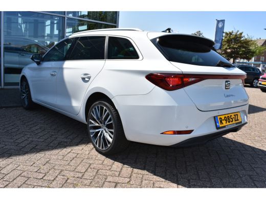 Seat Leon 1.5 eTSI 150PK DSG-7 X-cellence | 18 INCH | APP CONNECT | NAVIGATIE | PARKEERSENSOREN ActivLease financial lease