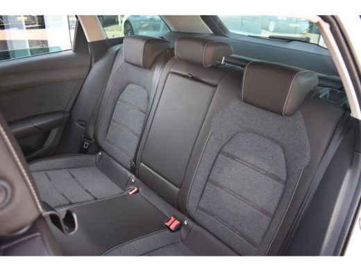 Seat Leon 1.5 eTSI 150PK DSG-7 X-cellence | 18 INCH | APP CONNECT | NAVIGATIE | PARKEERSENSOREN ActivLease financial lease