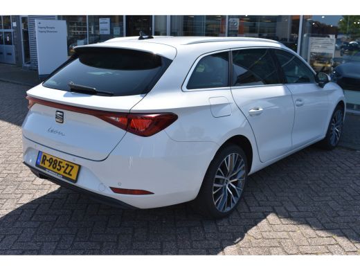 Seat Leon 1.5 eTSI 150PK DSG-7 X-cellence | 18 INCH | APP CONNECT | NAVIGATIE | PARKEERSENSOREN ActivLease financial lease