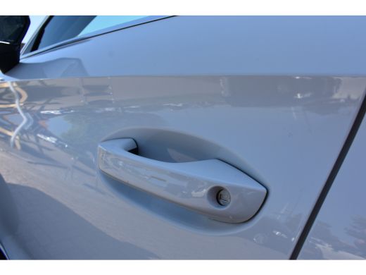 Seat Leon 1.5 eTSI 150PK DSG-7 X-cellence | 18 INCH | APP CONNECT | NAVIGATIE | PARKEERSENSOREN ActivLease financial lease