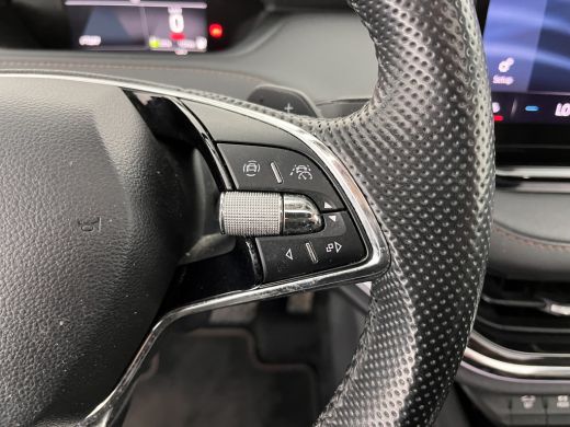 Skoda Enyaq iV 80 Luxus [ 3-Fase ] (INCL-BTW) *PANO | LUXURY-LEATHER | HEAD-UP | ADAPTIVE-CRUISE | MEMORY-PACK |... ActivLease financial lease