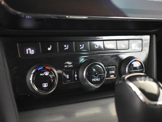 Skoda Superb Combi 1.4 TSI iV Business Edition Plus 218pk | Trekhaak | Adaptief cruise control | Elektrische v... ActivLease financial lease