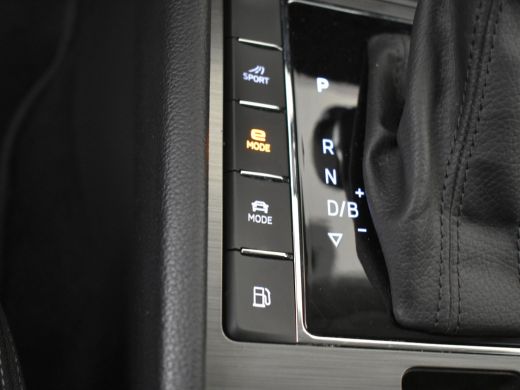 Skoda Superb Combi 1.4 TSI iV Business Edition Plus 218pk | Trekhaak | Adaptief cruise control | Elektrische v... ActivLease financial lease