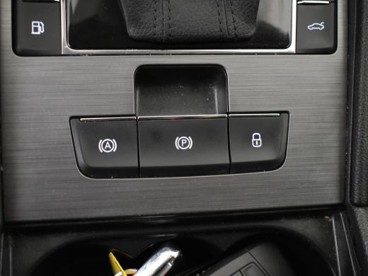 Skoda Superb Combi 1.4 TSI iV Business Edition Plus 218pk | Trekhaak | Adaptief cruise control | Elektrische v... ActivLease financial lease