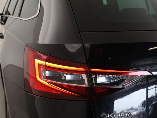Skoda Superb Combi 2.0 TDI 150 PK DSG AUT. + 2000 KG TREKHAAK | CAMERA | APPLE CARPLAY ActivLease financial lease