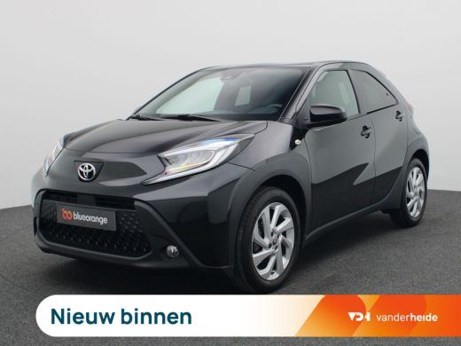 Toyota Aygo 1.0 VVT-i MT Business 72PK Adaptieve Cruise Controle, Clima, Achteruitrijcamera, Navi via Apple C... Toyota Aygo 1.0 VVT-i MT Business 72PK Adaptieve Cruise Controle, Clima, Achteruitrijcamera, Navi via Apple C...