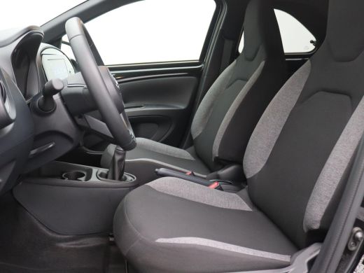 Toyota Aygo 1.0 VVT-i MT Business 72PK Adaptieve Cruise Controle, Clima, Achteruitrijcamera, Navi via Apple C... ActivLease financial lease