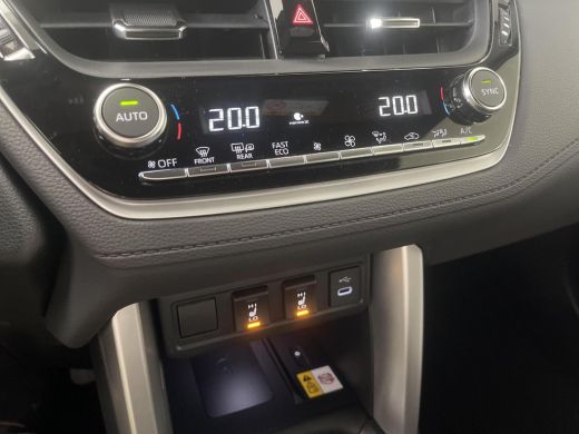 Toyota Corolla Cross Hybrid 200 Style ActivLease financial lease