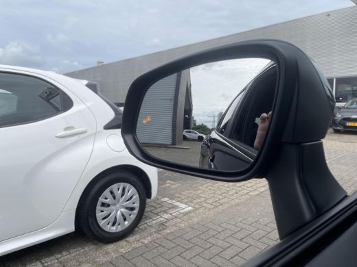 Toyota Corolla Cross Hybrid 200 Style ActivLease financial lease