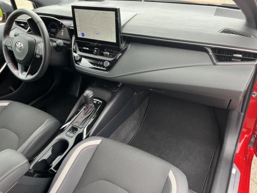 Toyota Corolla Touring Sports Hybrid 200 GR Sport Plus | Electr. achterklep | Stoel- + stuuverwarming | Head up display | Carpl... ActivLease financial lease