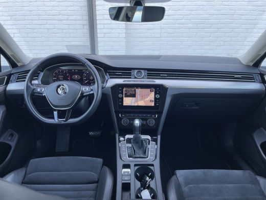 Volkswagen Passat Variant 1.5 TSI Highline Business R | Navi | ACC | HUD | LED | Keyless | Virtual Cockpit | 18 inch ActivLease financial lease