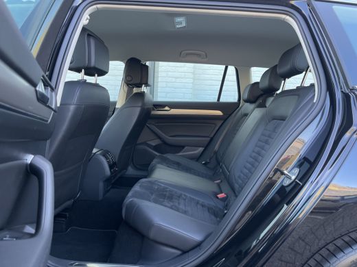 Volkswagen Passat Variant 1.5 TSI Highline Business R | Navi | ACC | HUD | LED | Keyless | Virtual Cockpit | 18 inch ActivLease financial lease