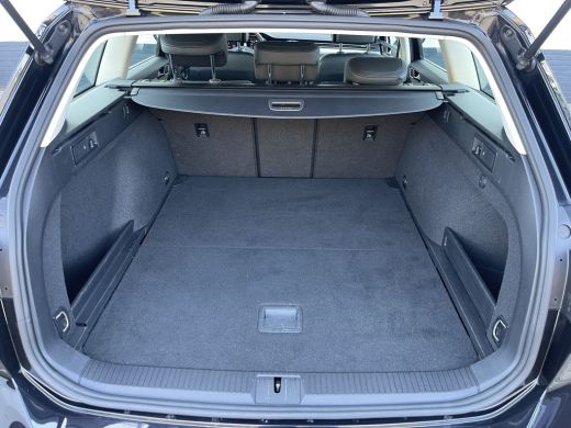 Volkswagen Passat Variant 1.5 TSI Highline Business R | Navi | ACC | HUD | LED | Keyless | Virtual Cockpit | 18 inch ActivLease financial lease